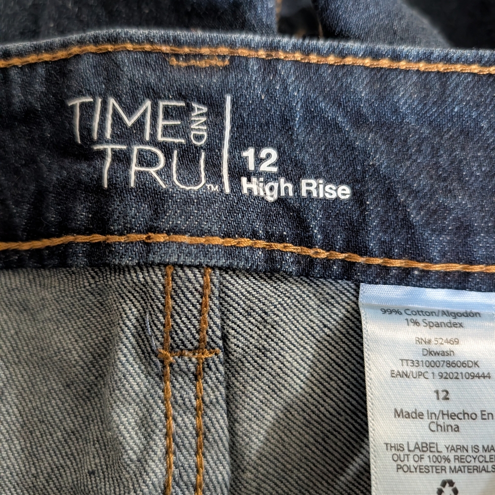 NWT Time and Tru Distressed High Rise Cropped Jeans - Size 12 - Picture 6 of 6